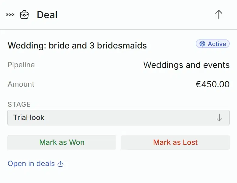 Deal block in the side panel of a chat: pipeline, amount, stage and the buttons that close the deal